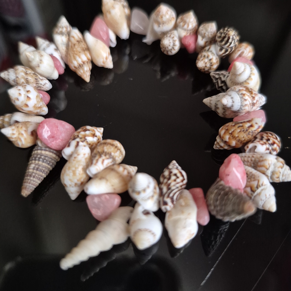 Handmade Deep Sea Virginia Beach Seashells And Strawberry Quartz Chips Braclet! - Picture 5 of 6